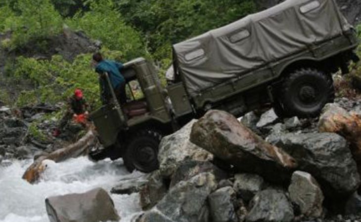 Число пострадавших при падении грузовика в реку на Кубани увеличилось до 15 человек