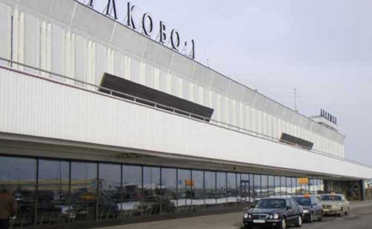 Трех мужчин похитили в аэропорту Санкт-Петербурга неизвестные в масках