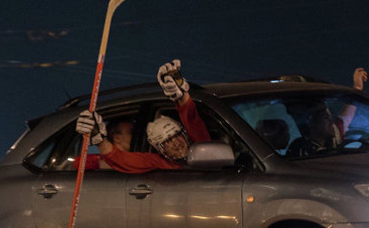 Хоккеисты сборной России за победу на ЧМ-2014 получили ключи от новых "Мерседесов"