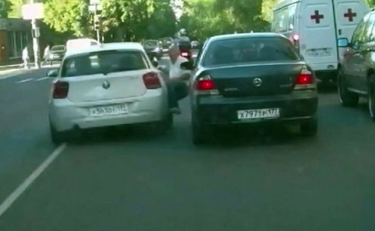 Полиция Москвы разыскивает водителя BMW, переехавшего пенсионера