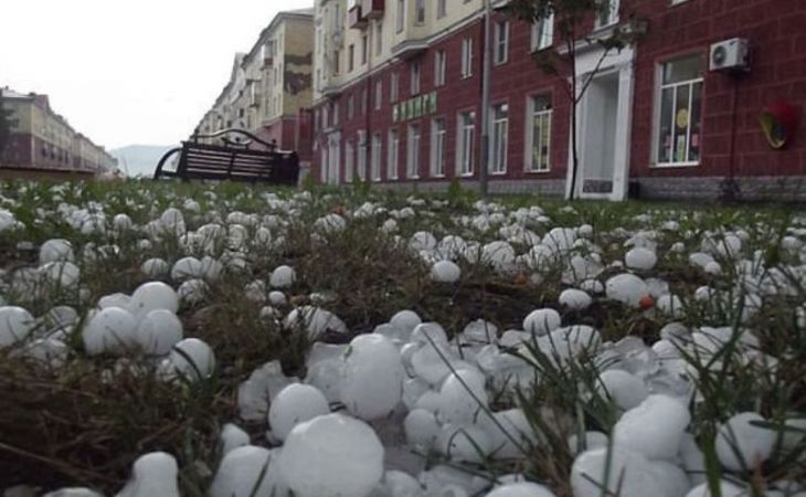 Град побил стекла домов в двух селах Алтайского края