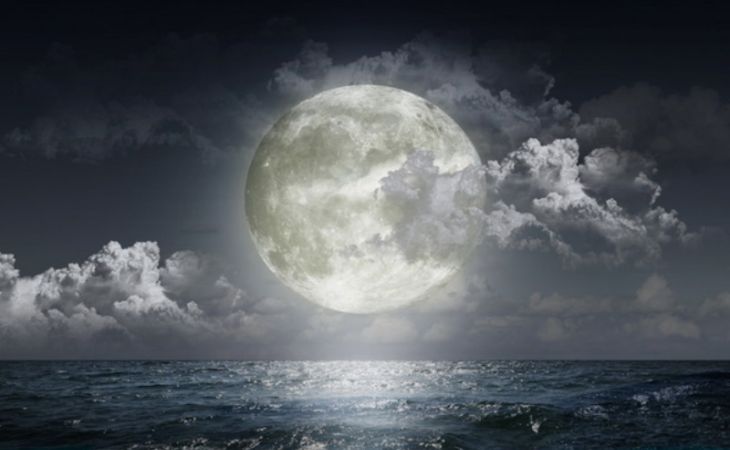 Луна изменила свою форму из-за приливных волн