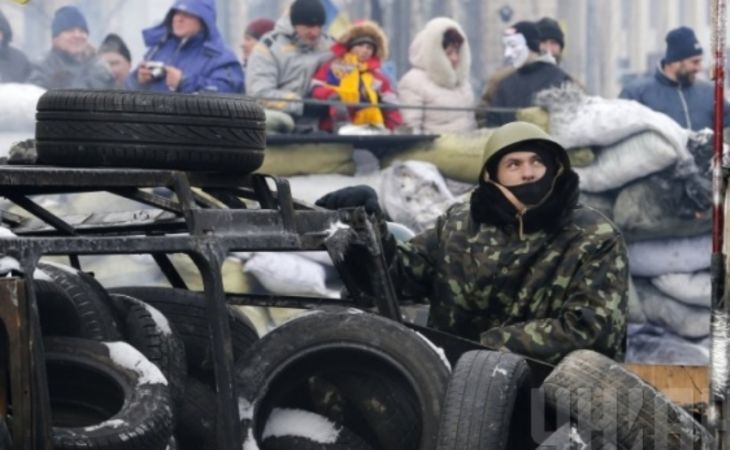 Баррикады начали разбирать на Майдане в Киеве