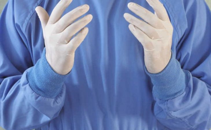 Восемь врачей из Китая госпитализированы с подозрением на вирус Эбола