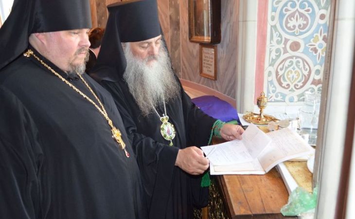 Барнаульской епархии в честь 20-летия подарили частицу святых мощей Серафима Саровского