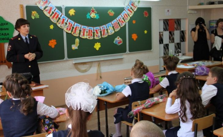 Полицейские Алтая провели правовые консультации для школьников