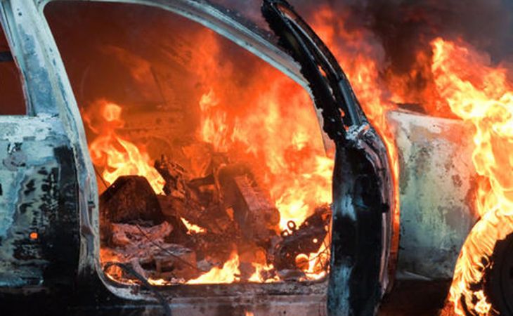 Автостоянка с новыми автомобилями "Мерседес" сгорела в Магнитогорске