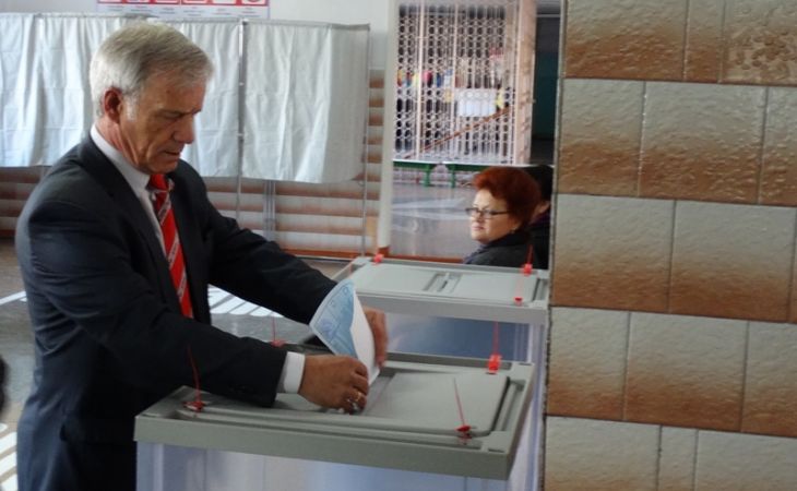 Выборы-2014: Кандидат в губернаторы Алтая от КПРФ Юрченко проголосовал в родном Рубцовске