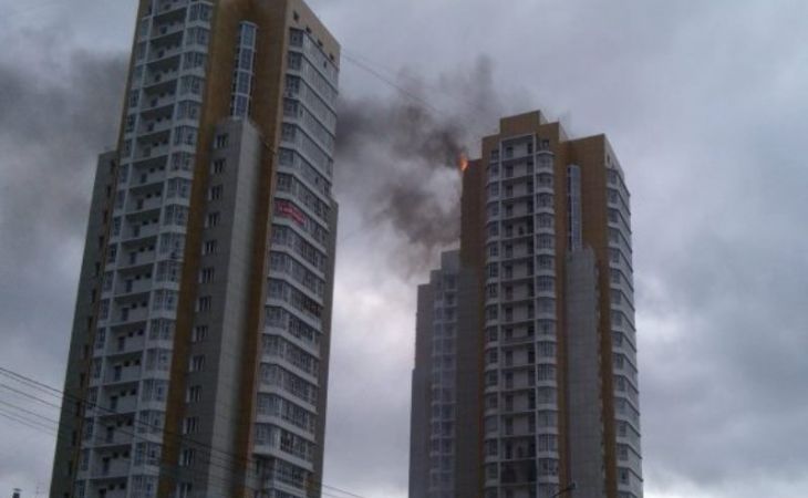 Крупный пожар произошел в высотке в Красноярске, жильцы не пострадали