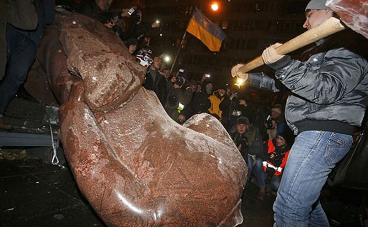 Полиция закрыла уголовное дело о сносе памятника Ленину в Харькове