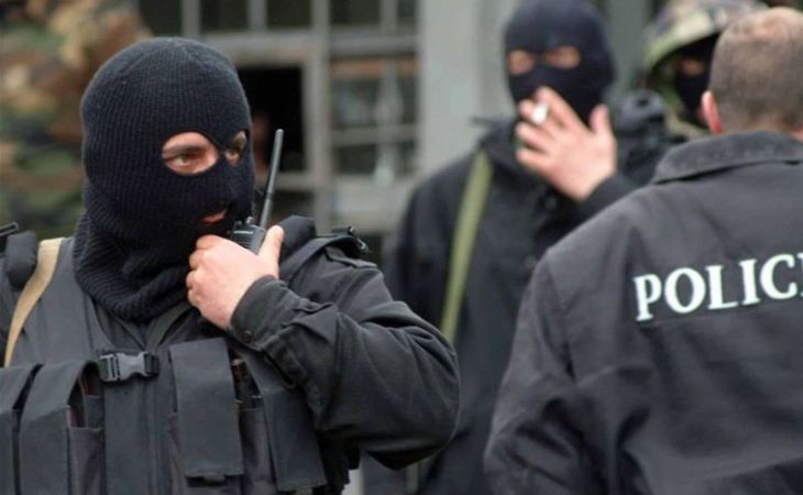 Мужчина угрожает взорвать пятиэтажный дом в Польше