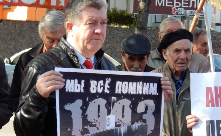 Барнаульские коммунисты провели акцию, посвященную годовщине расстрела Дома Советов