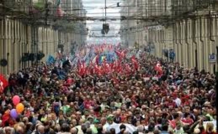 Проведение митингов с 7 до 22 часов ограничили в России