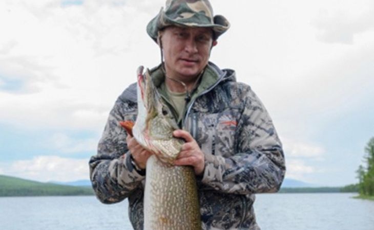 Премьер-министр Японии подарил Путину набор для рыбалки