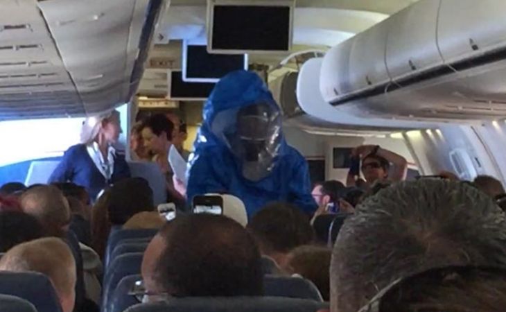 Американец довел до истерики целый самолет, пошутив, что болен лихорадкой Эбола