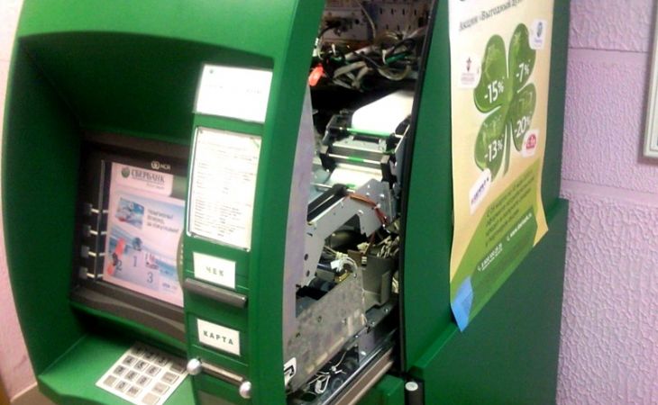 Неизвестные взломали банкомат в Госдуме