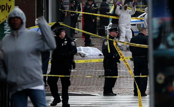 Полицейские Нью-Йорка застрелили напавшего на них мужчину с топором