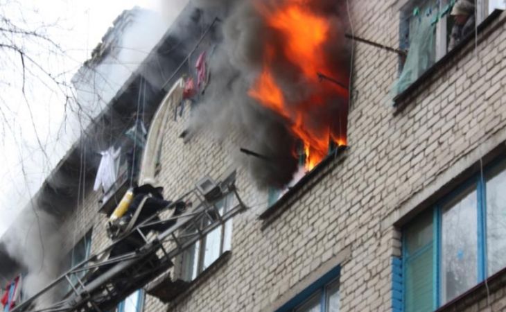 Шестеро детей получили травмы при пожаре в новосибирском общежитии