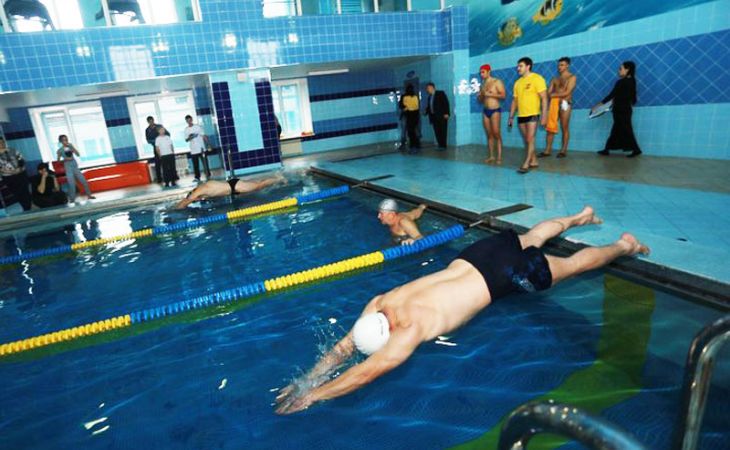 Соревнования в бассейне завершают конкурс "Вперед к ГТО" в фитнес-клубе "Солнечный"