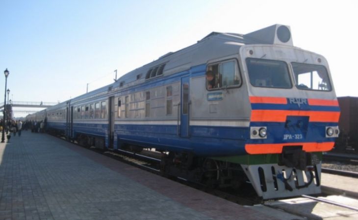 Товарняк и пассажирский поезд столкнулись на Урале