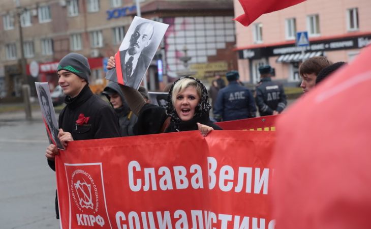 Барнаульские комсомольцы протестуют против сравнения праздников 4 и 7 ноября