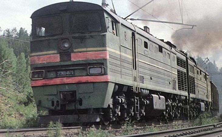 Столкновение товарняка и пассажирского поезда привело к задержке движения на железной дороге