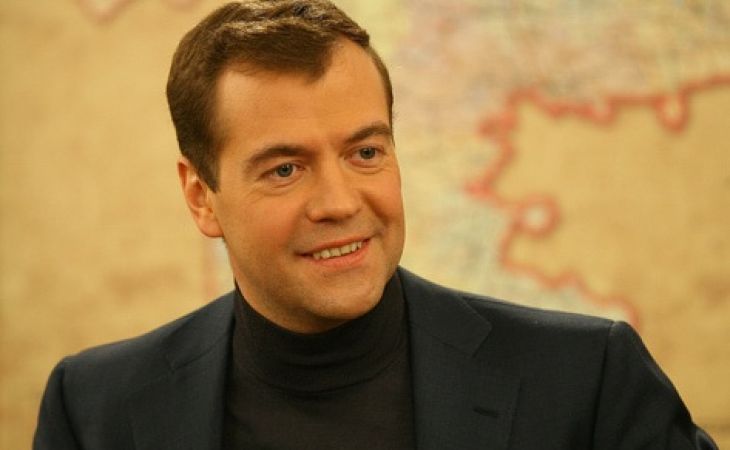 Медведев планирует открыть в российских вузах отделения для обучения молодых матерей