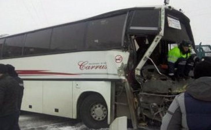 Железнодорожный состав врезался в рейсовый автобус под Красноярском
