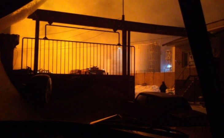 Более тысячи квадратных метров выгорели в мебельном цехе "Три Слона" в Барнауле
