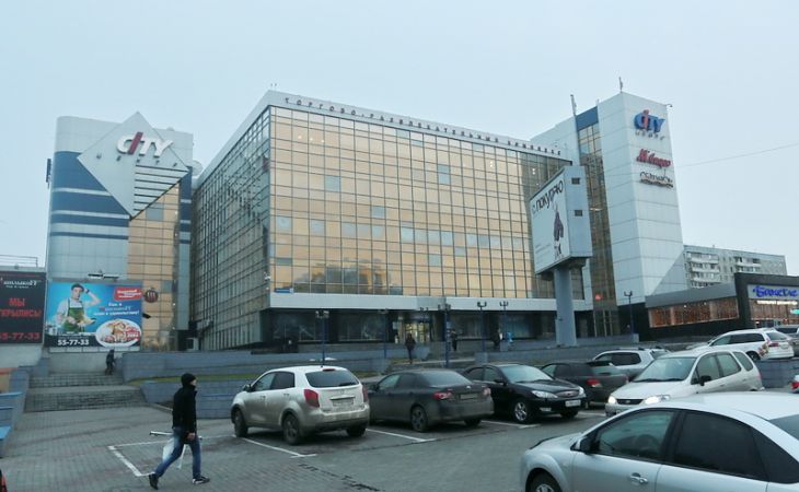 Посетителей торгового центра в Барнауле эвакуировали из-за подозрительной сумки