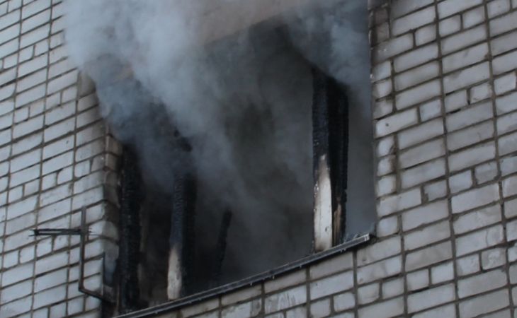 Многоэтажка горела в Барнауле в воскресенье днем