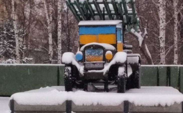 Два дела возбудили по расписыванию в желто-синий монумента Славы и Ленина в Новосибирске