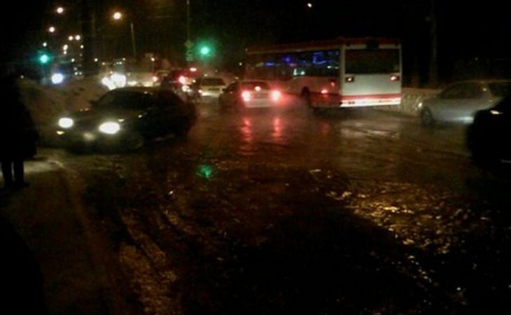 Коммунальная авария привела к транспортному коллапсу в Барнауле