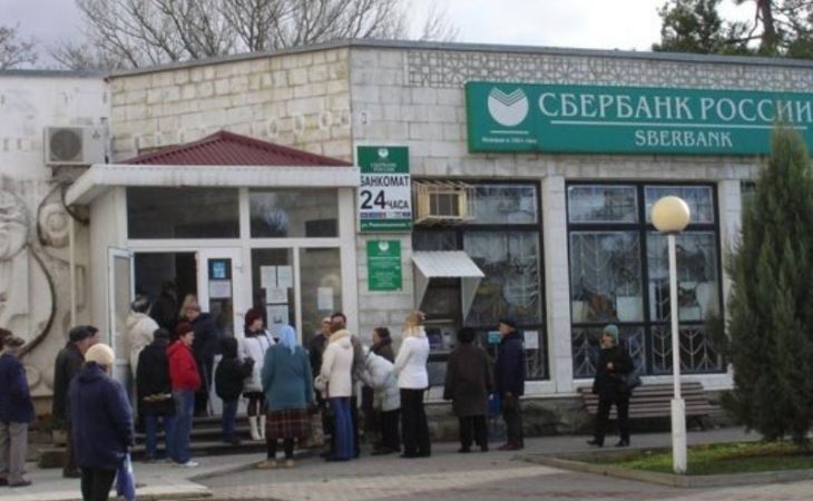 Алтайский Сбербанк пообещал не вводить ограничения на снятие наличных с карт