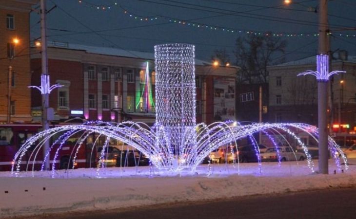 Светящийся фонтан появился в центре Барнаула на месте клумбы с цветами