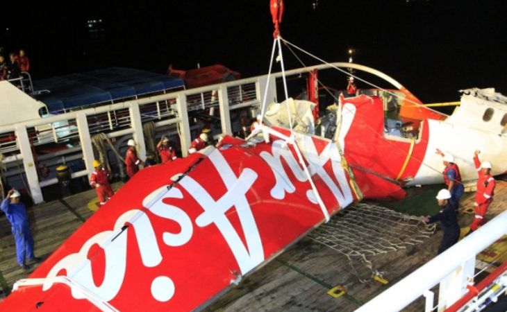 Водолазы Индонезии подняли со дна Яванского моря черные ящики самолета AirAsia