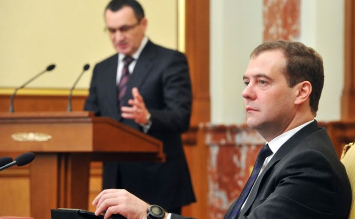 Медведев переложил на губернаторов решение проблем с ростом цен на продукты питания