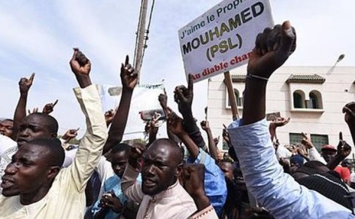 Протесты против Charlie Hebdo в Нигере спровоцировали гибель девяти человек