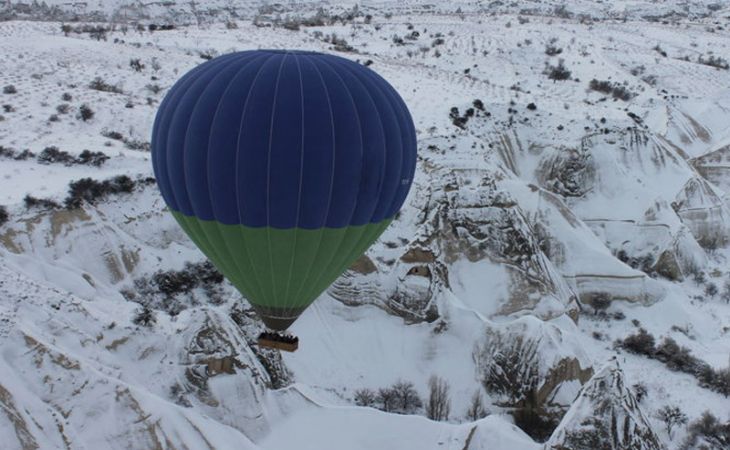 Полетать на воздушном шаре зимой можно в разных странах мира