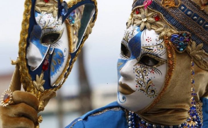 Италия празднует Венецианский карнавал