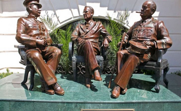 Памятник Сталину, Рузвельту и Черчиллю установили в Ялте