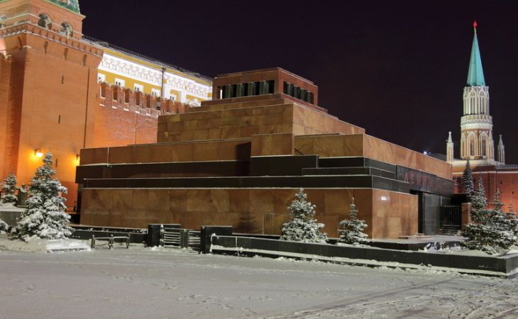 Мавзолей Ленина закроют на 2 месяца, чтобы переодеть тело вождя