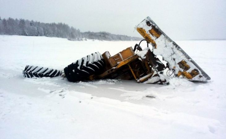 Трактор провалился под лед в Алтайском крае