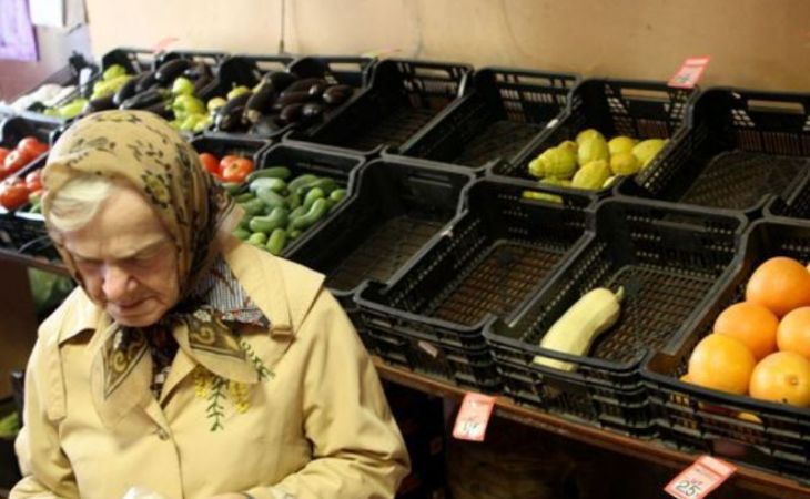 Эксперты заявили, что россияне к концу года будут тратить на еду половину зарплаты