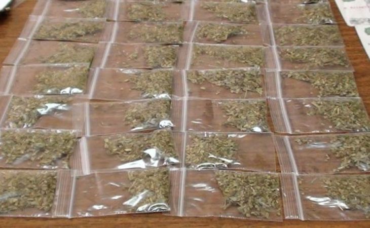 Наркодилер оставил 700 граммов наркотиков в кабинке барнаульского магазина