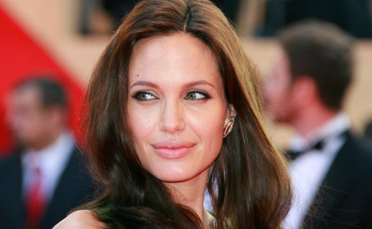 Анджелине Джоли удалили яичники из-за риска развития рака