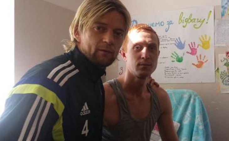 Футболист "Зенита" навестил раненых украинских солдат в госпитале