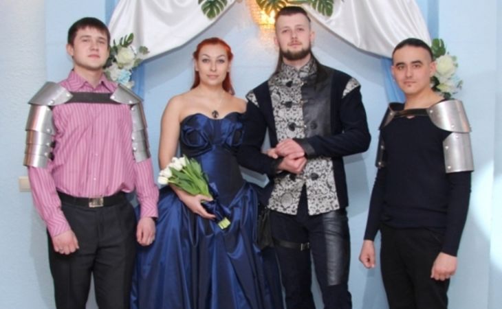 Молодожены в Барнауле сыграли свадьбу в рыцарских доспехах