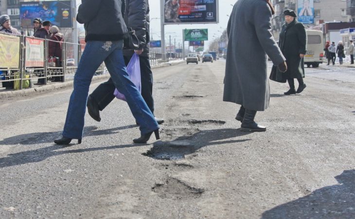 Глава администрации Барнаула потребовал избавить проблемные участки дорог от асфальта