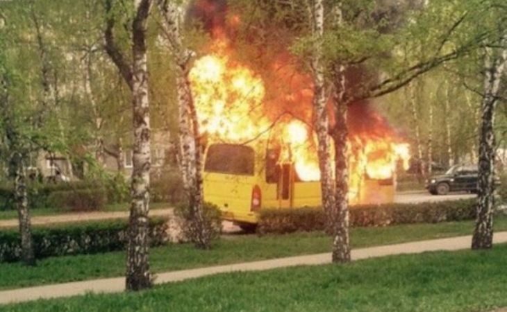 Автобус 27 маршрута сгорел дотла в Барнауле